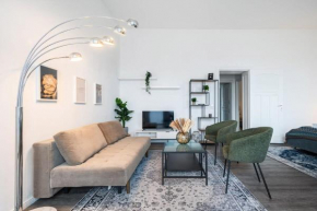 Homely Berlin - Spacious, Modern, S-Bahn Nearby , Groups & Families